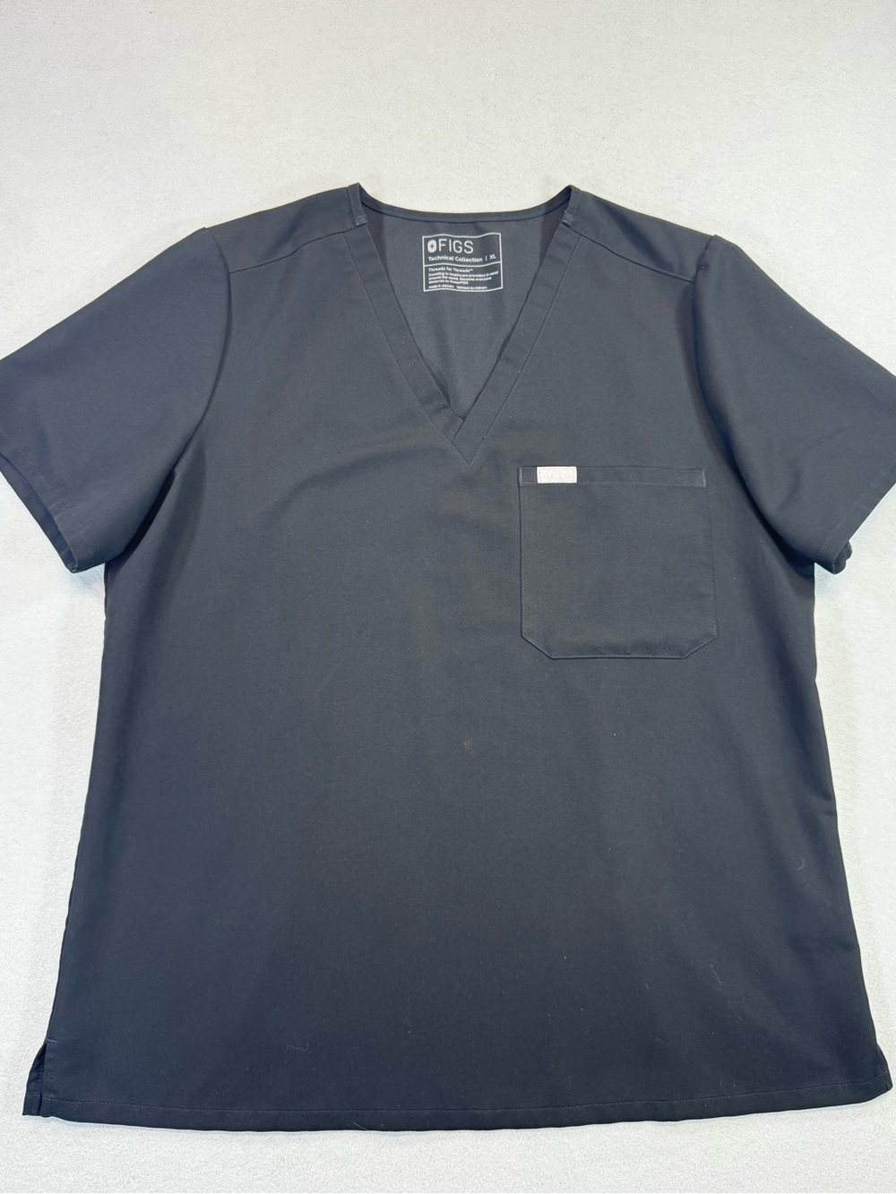 FIGS Women’s Catarina One-Pocket Scrub Top Black XL